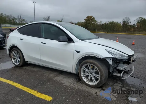 2022 Tesla Model Y z USA, uszkodzony, nr VIN 7SAYGDEE4NF366291